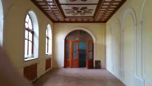 1-этажный дом − 250 м², 16 сот.