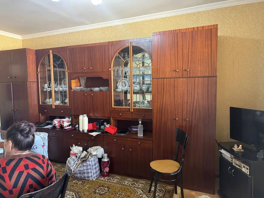 3 xonali kvartira sotiladi − 63 m²