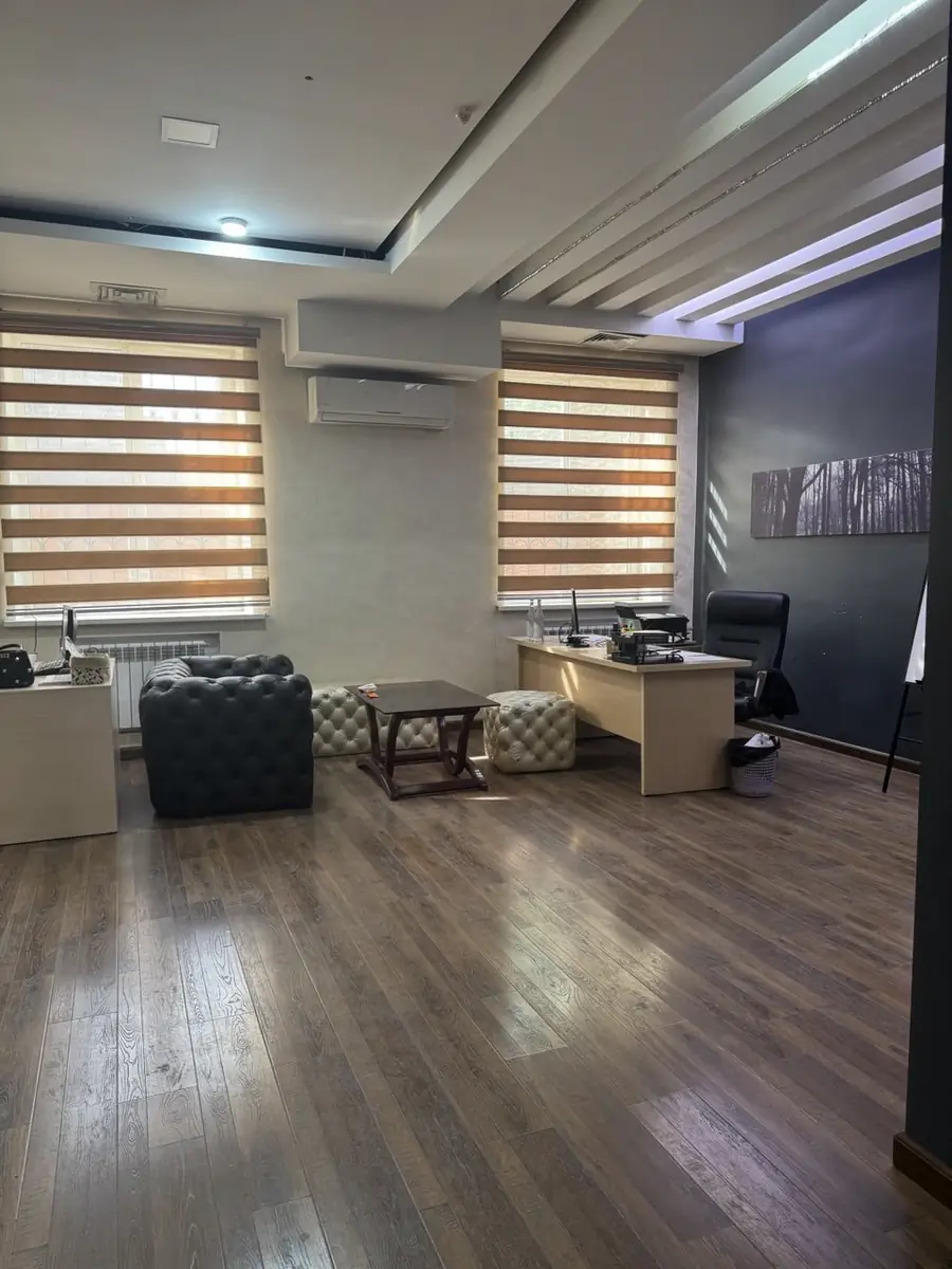 Ishlab chiqarish − 3953 m², 1/3 qavat 