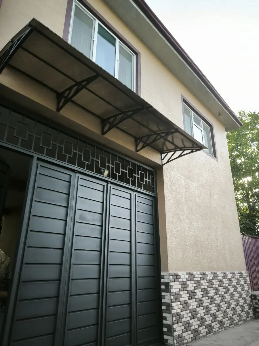 3 qavatli uy − 250 m², 5.5 sot. 