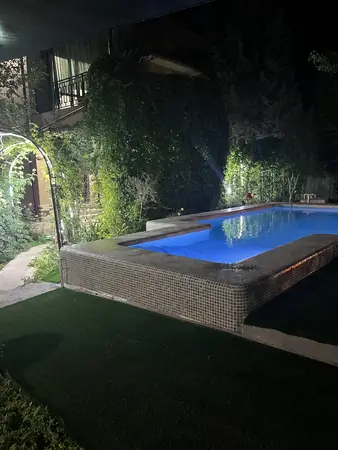 3-этажный дом − 250 м², 5.5 сот.