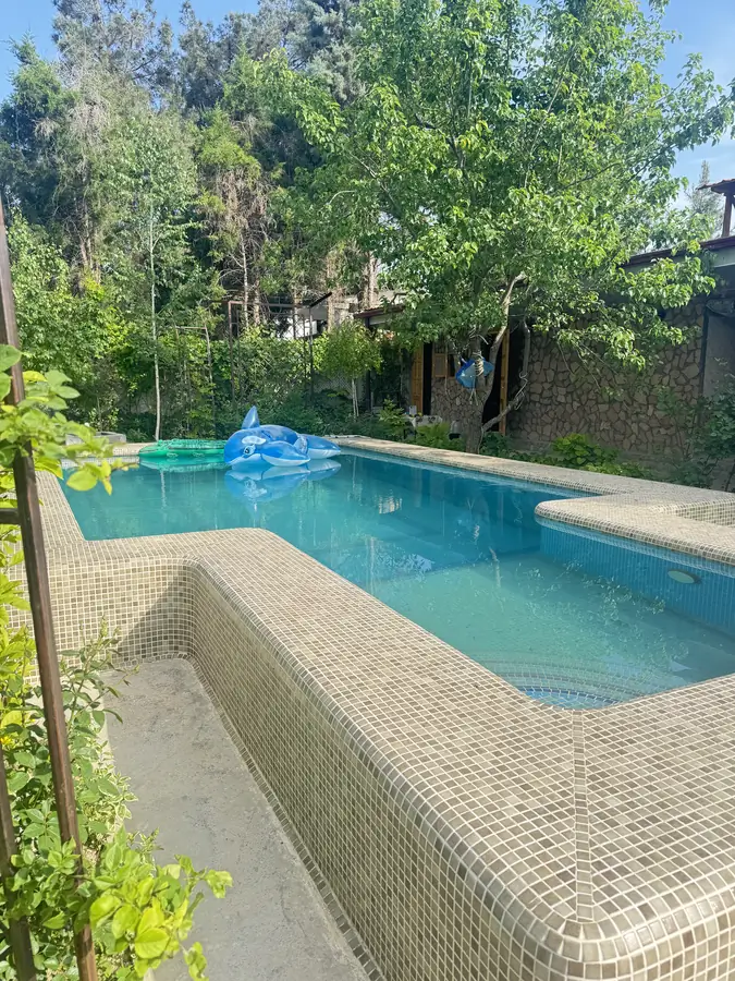 3 qavatli uy sotiladi − 250 m²