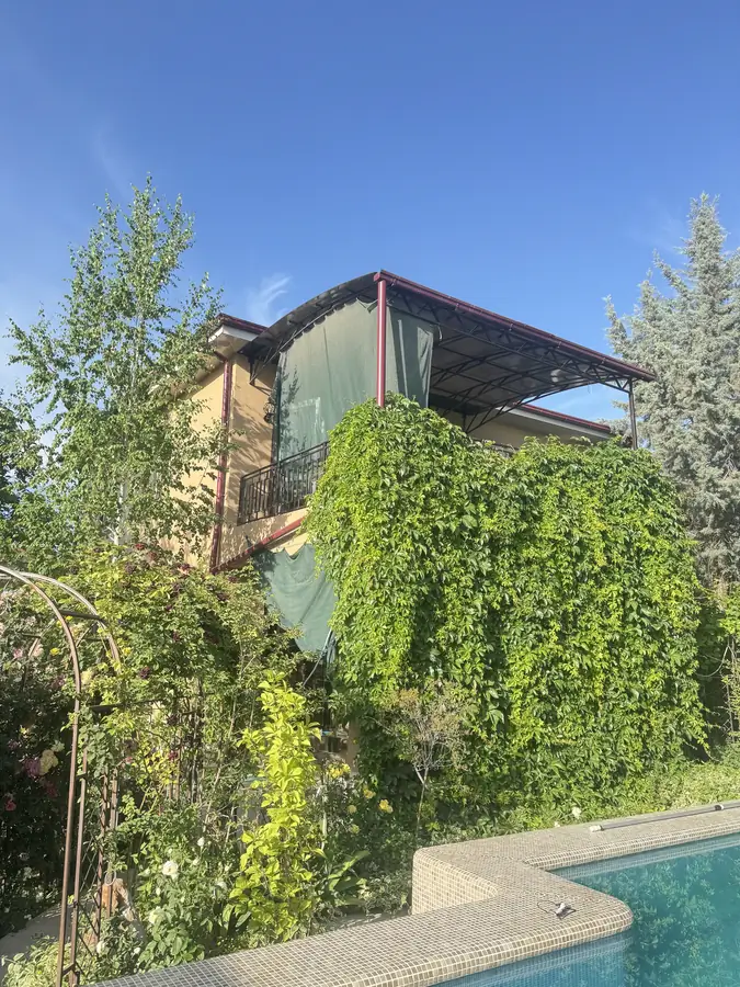 3 qavatli uy − 250 m², 5.5 sot. 