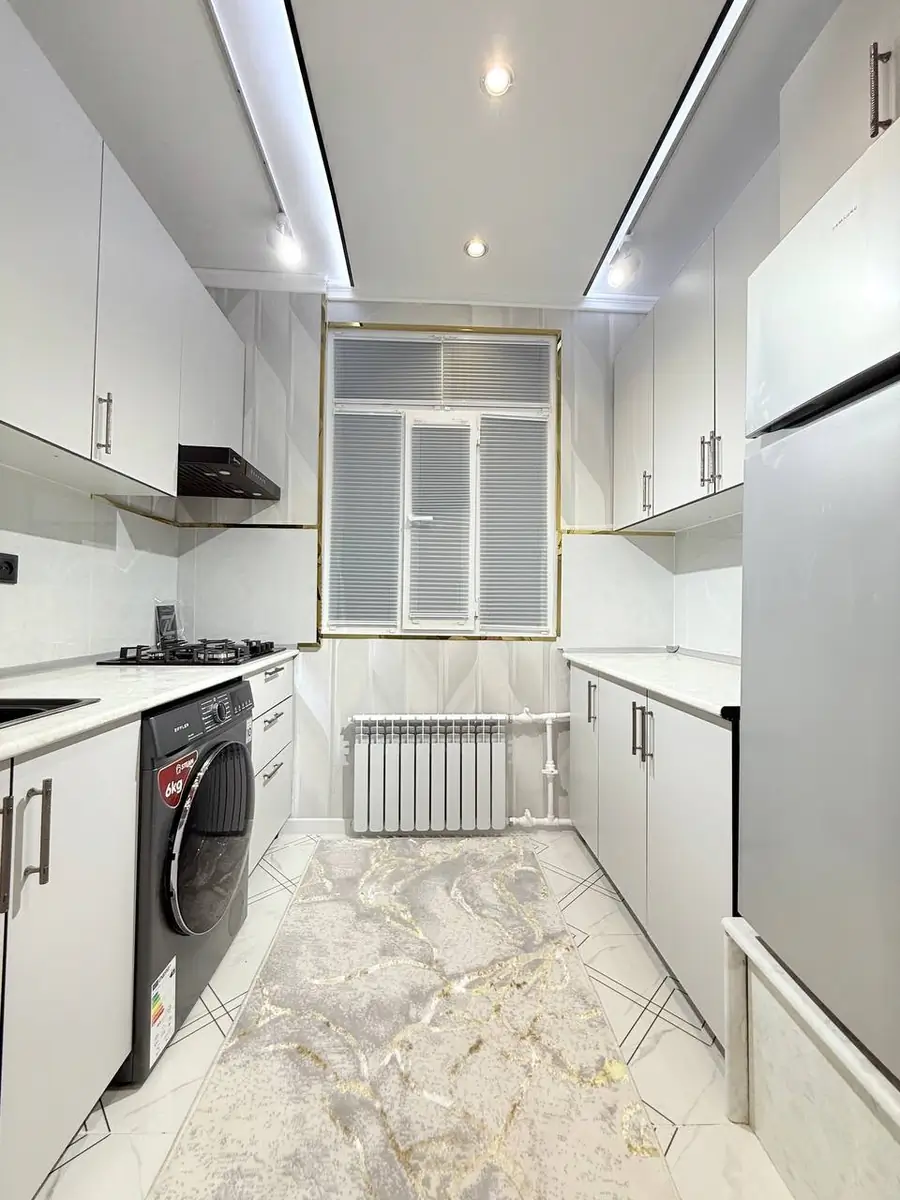 3 xonali kvartira sotiladi − 72 m²