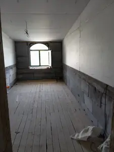5 dan ortiq xonali kvartira − 2500 m², 3/3 qavat