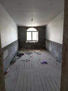 5 dan ortiq xonali kvartira − 2500 m², 3/3 qavat