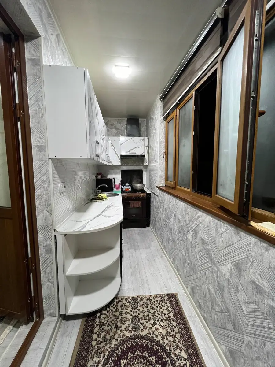 Продается 4-комнатная квартира − 66 м²