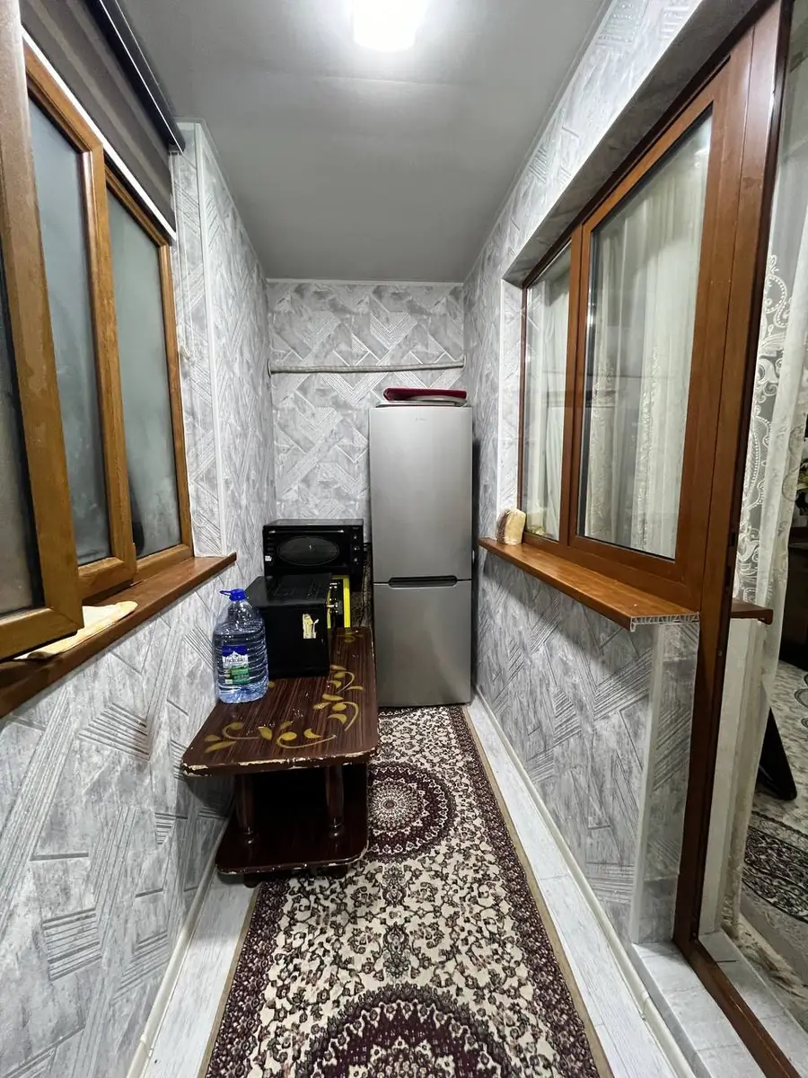 Продается 4-комнатная квартира − 66 м²