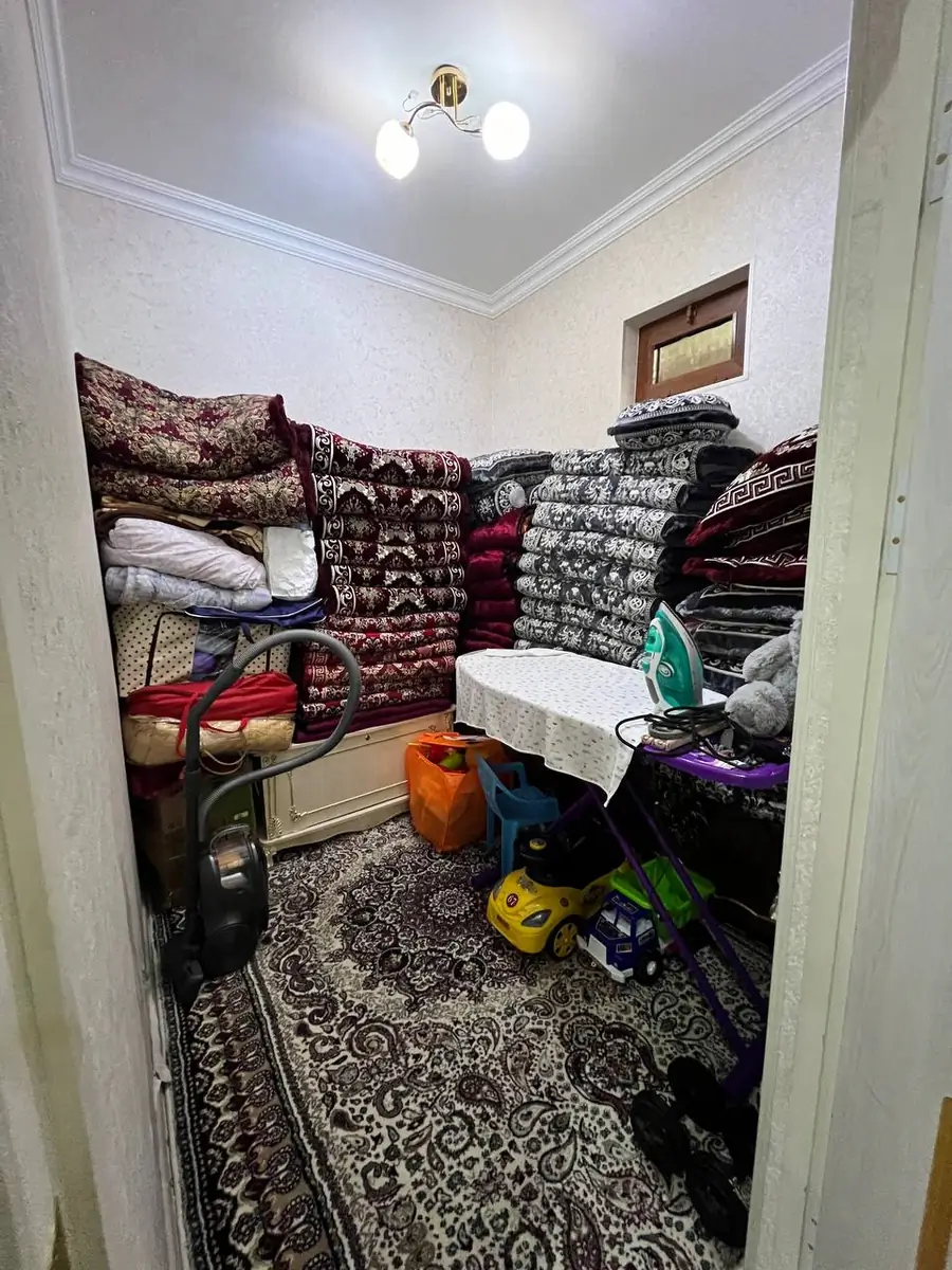 Продается 4-комнатная квартира − 66 м²