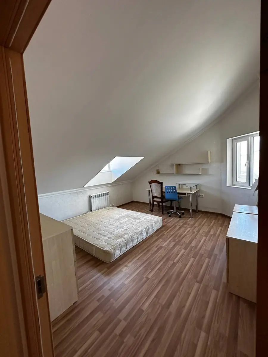 Ijaraga 2 qavatli uy − 384 m²