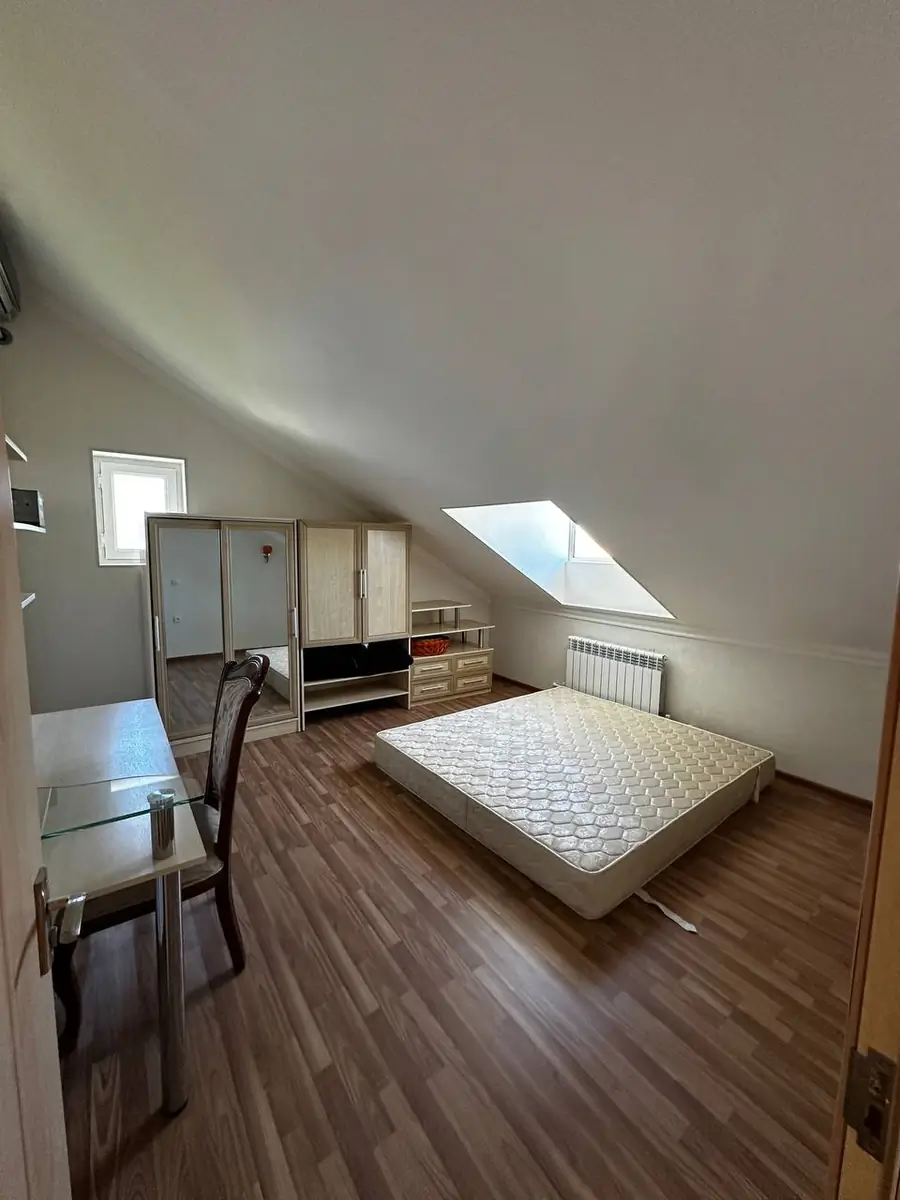 Ijaraga 2 qavatli uy − 384 m²