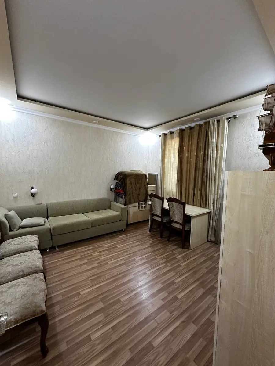 Ijaraga 2 qavatli uy − 384 m²