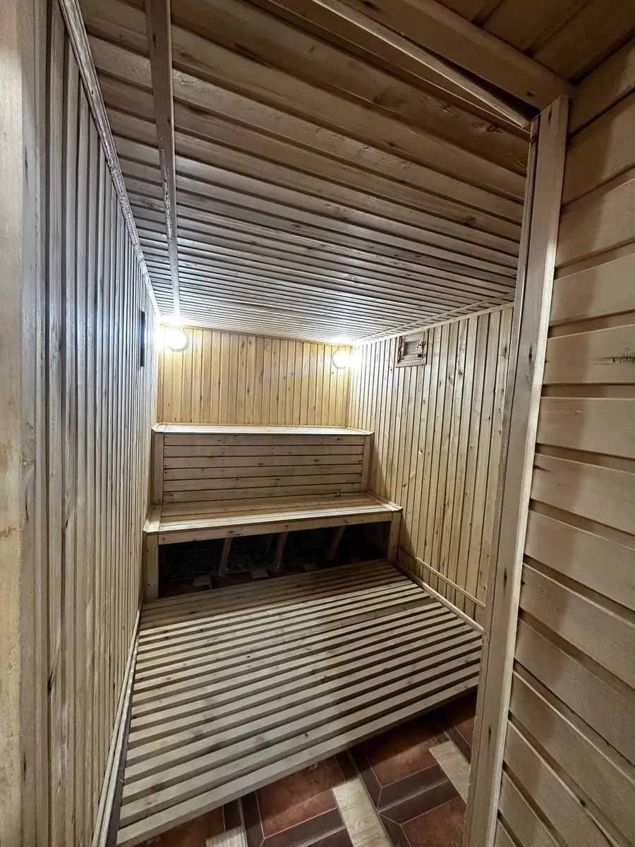 2 qavatli uy − 384 m², 5 sot.