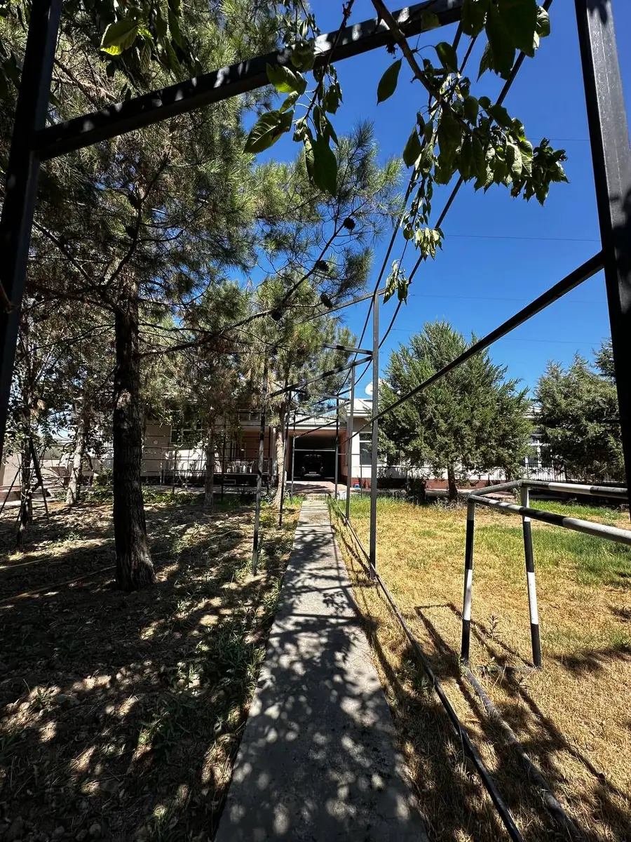 Ijaraga 2 qavatli uy − 384 m²