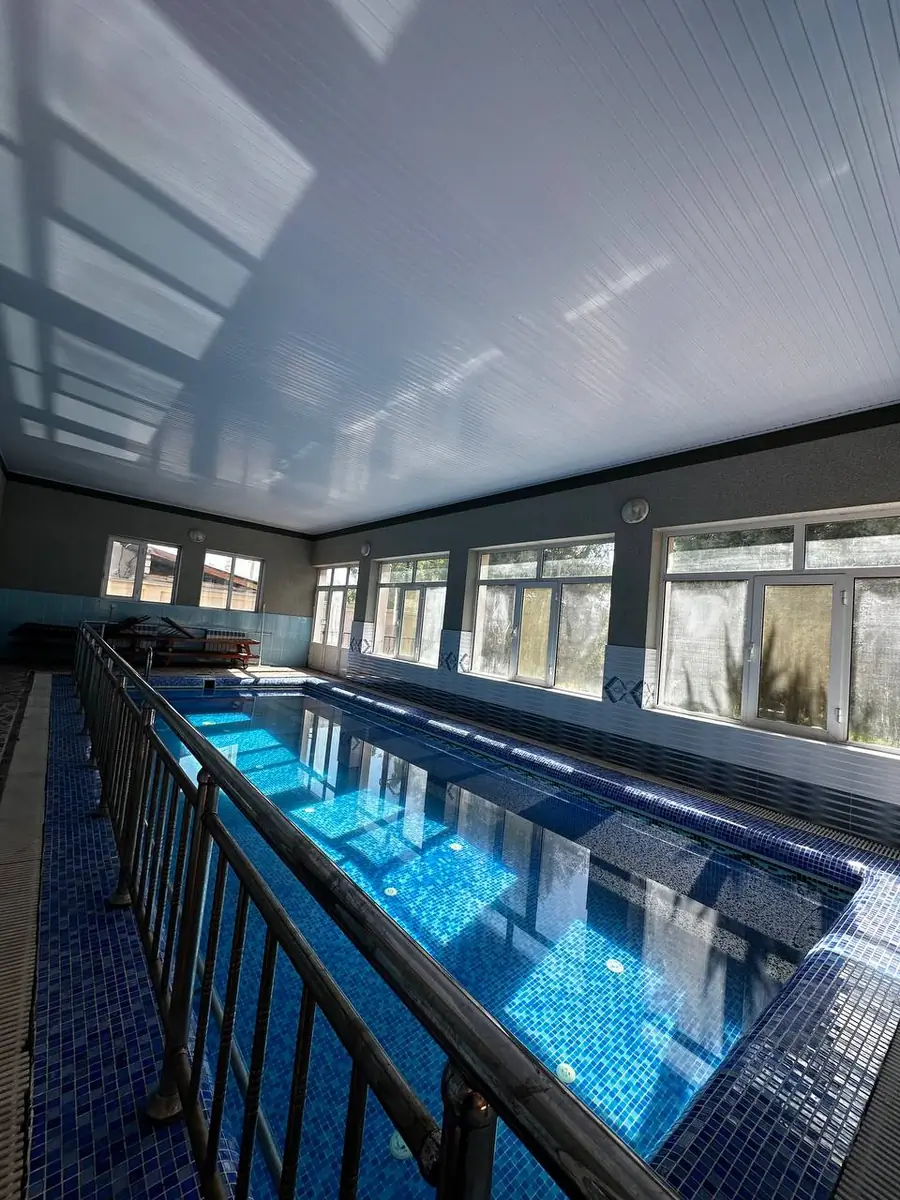 2 qavatli uy − 384 m², 5 sot.