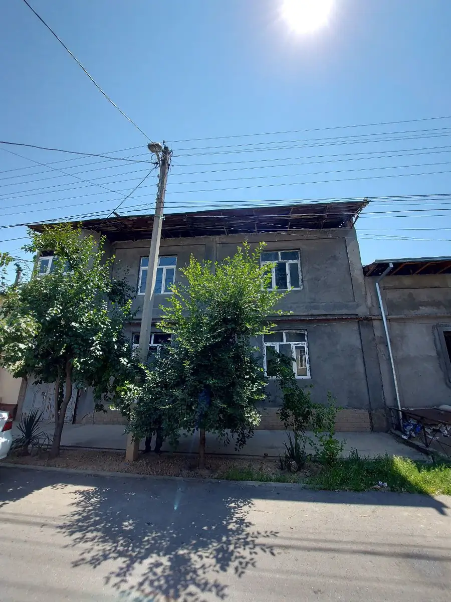 2-этажный дом − 200 м², 3.9 сот.