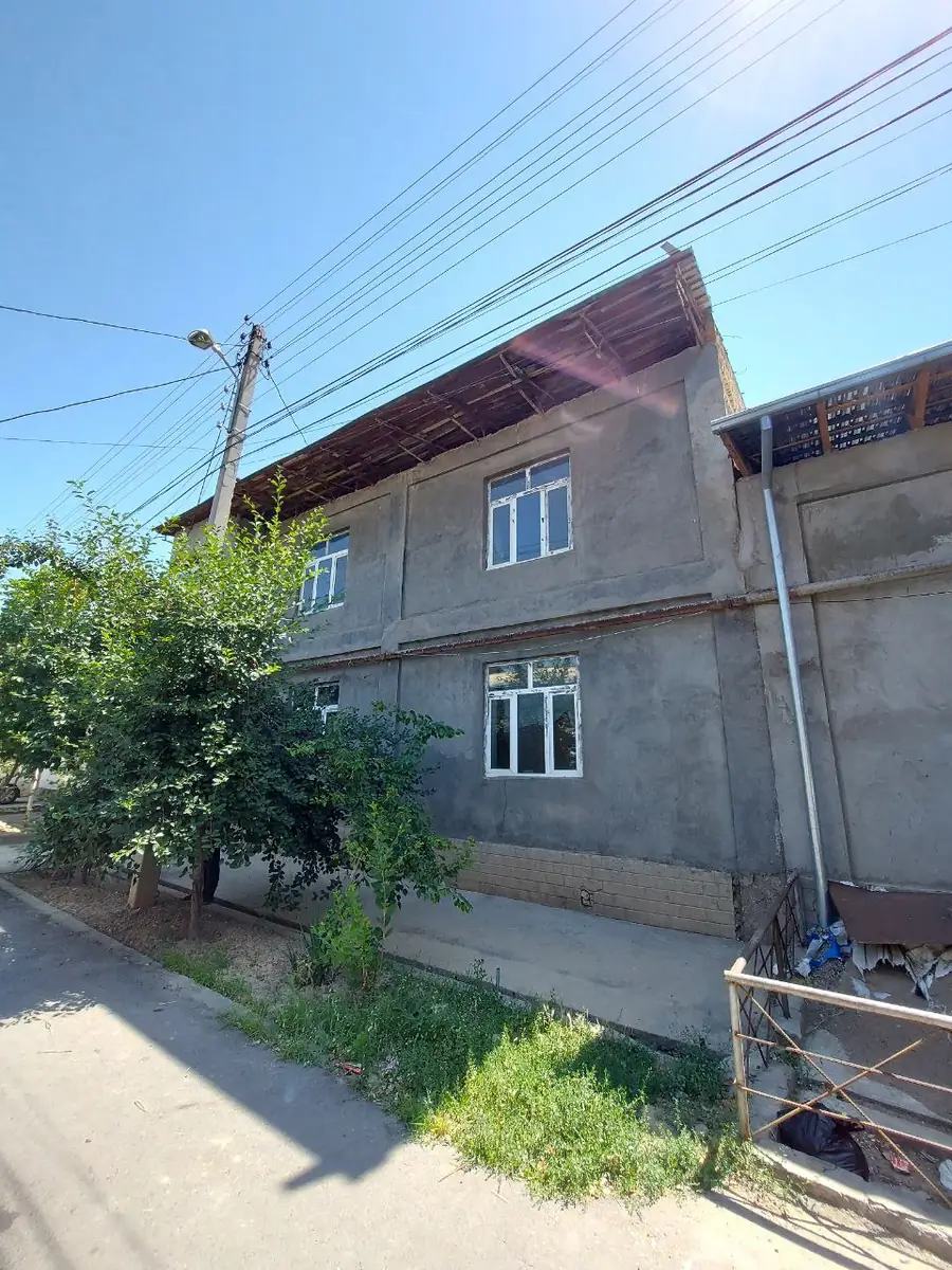 2 qavatli uy sotiladi − 200 m²
