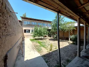 2-этажный дом − 200 м², 3.9 сот.