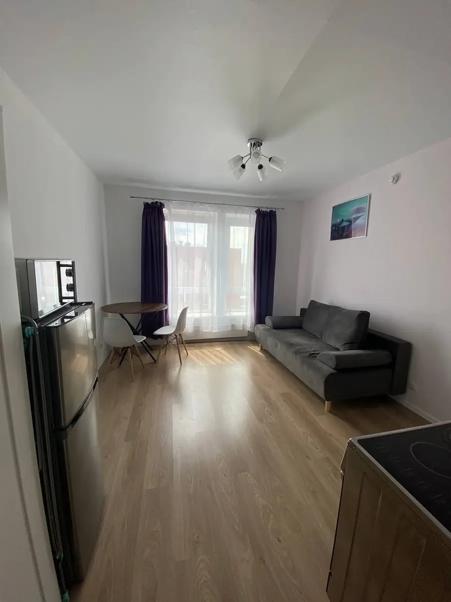 Сдается 1-комнатная квартира − 38 м²