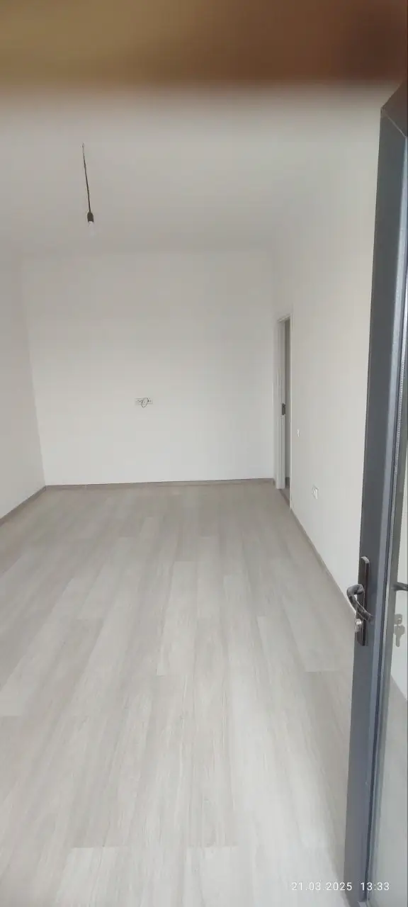 Сдается 2-комнатная квартира − 55 м²