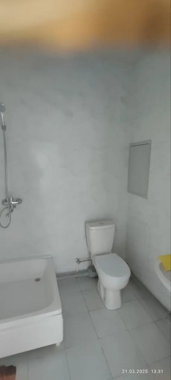 Сдается 2-комнатная квартира − 55 м²