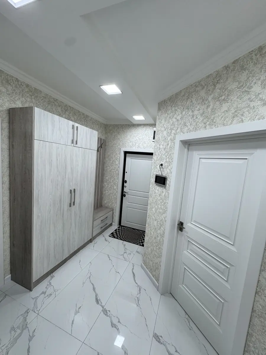 Сдается 2-комнатная квартира − 60 м²