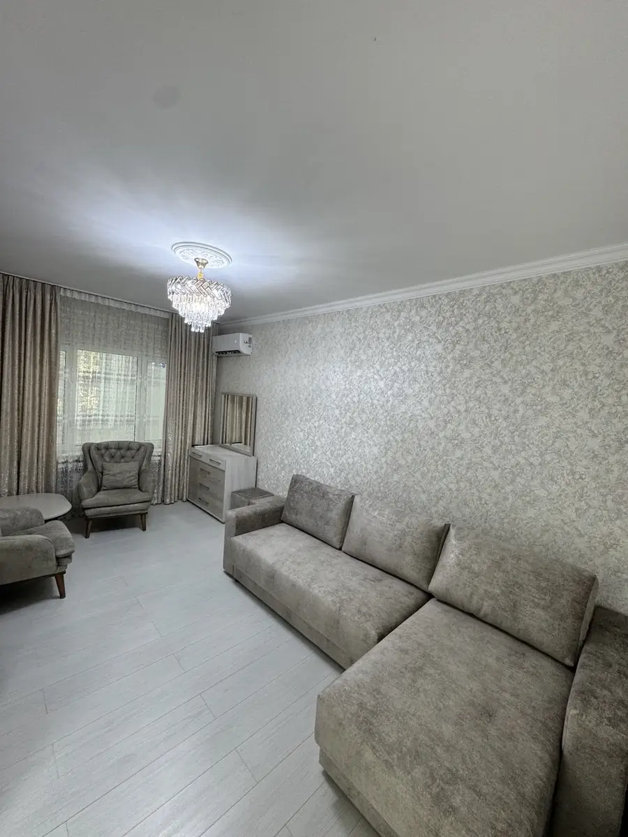 2-комнатная квартира − 70 м², 3/5 этаж