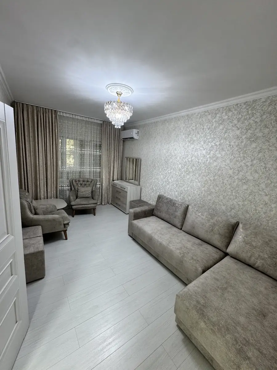 Сдается 2-комнатная квартира − 60 м²