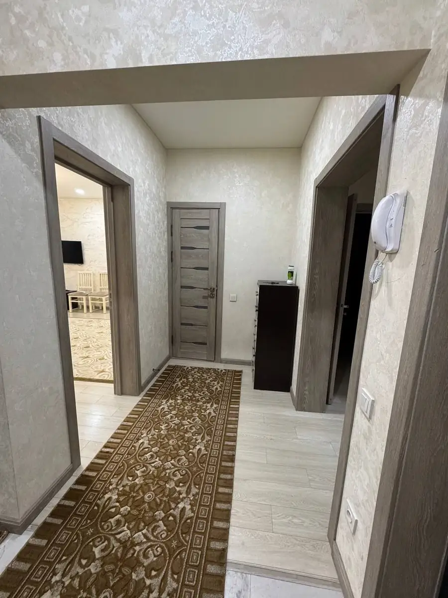 3 xonali kvartira sotiladi − 74 m²