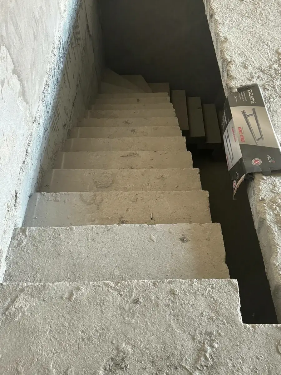 Savdo-sotiq maydoni − 150 m², 1/6 qavat