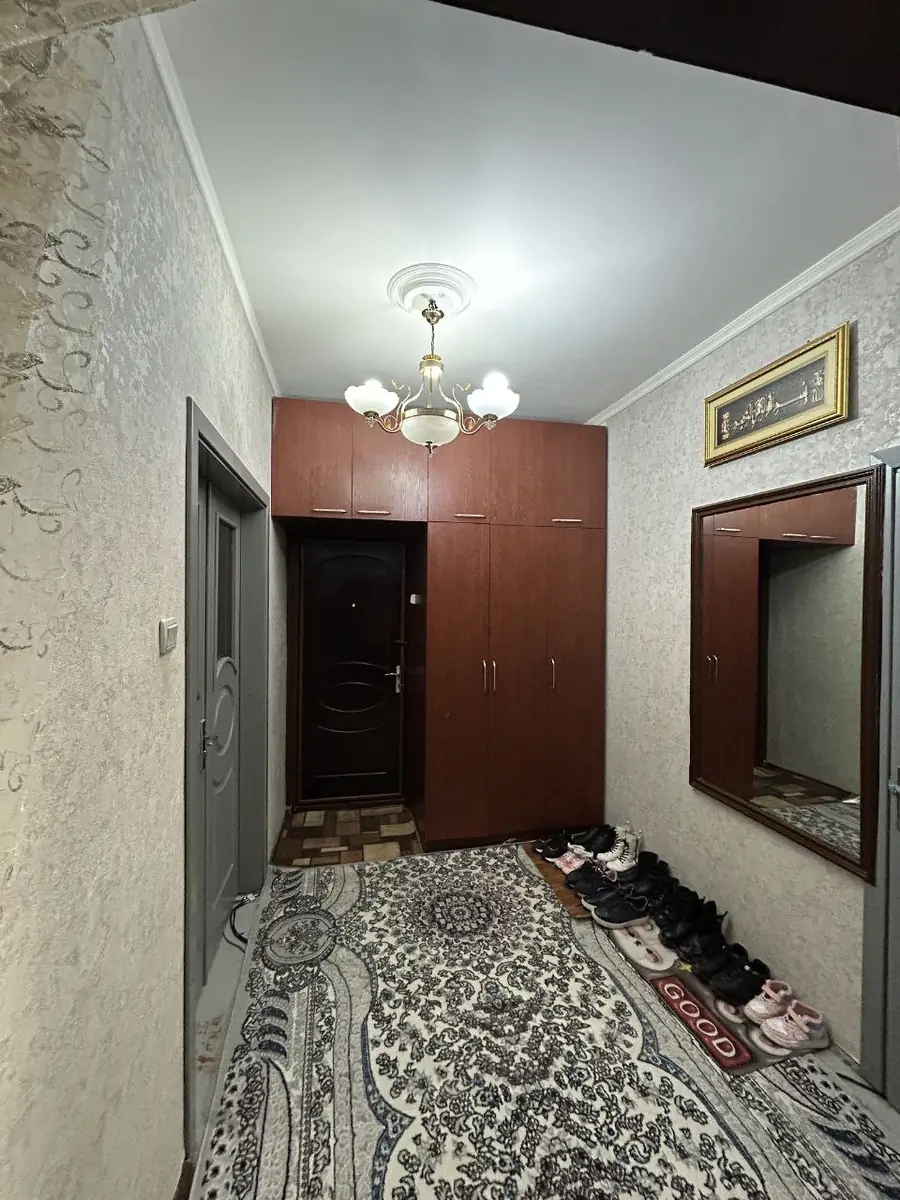 4 xonali kvartira sotiladi − 97 m²