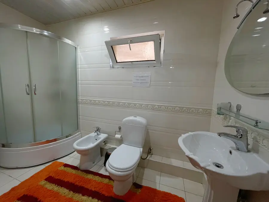 Сдается 4-комнатная квартира − 110 м²