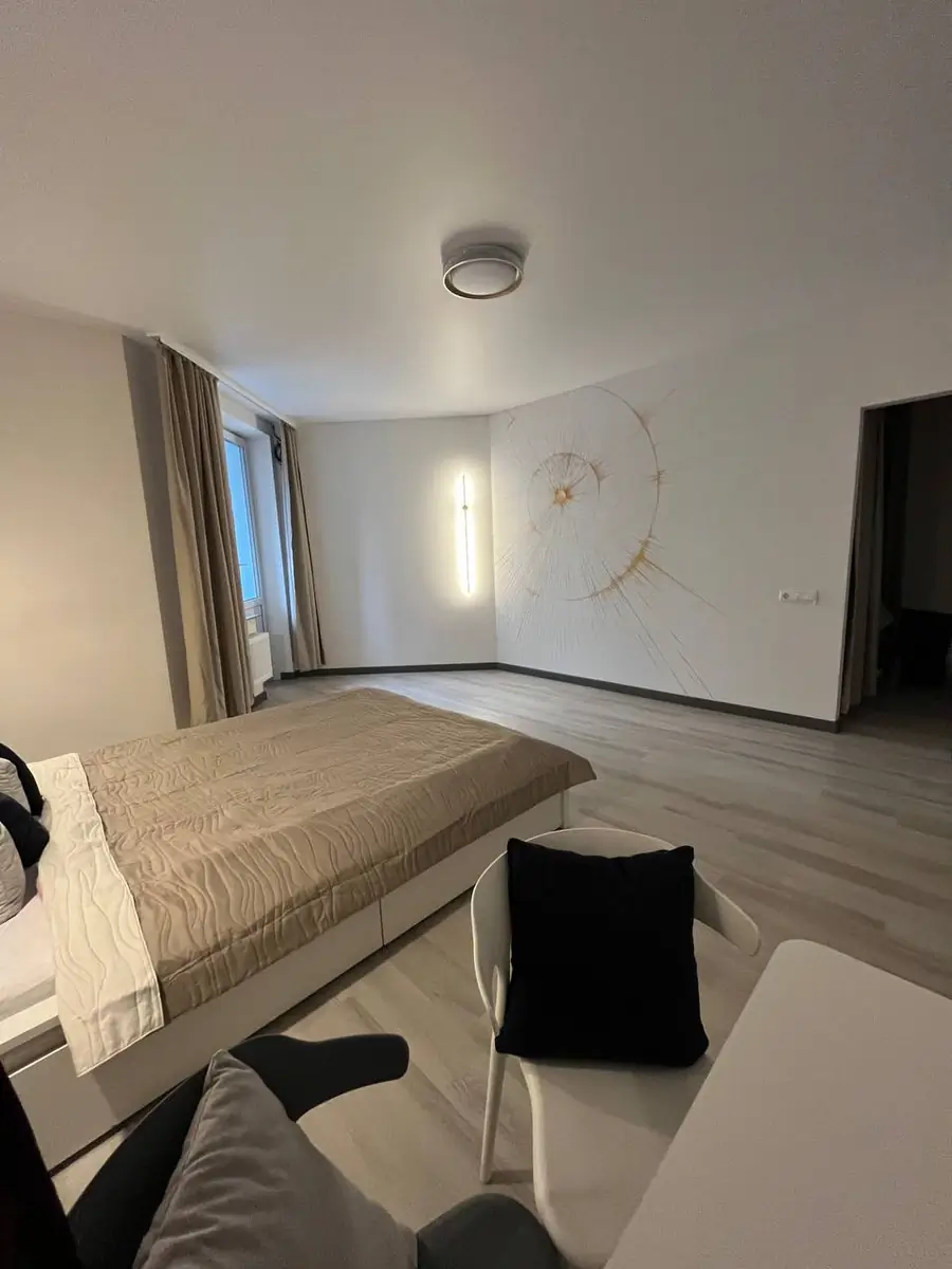 Сдается 1-комнатная квартира − 30 м²