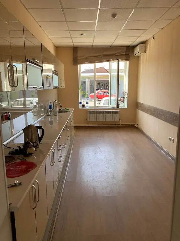 Ofis − 383 m², 1/3 qavat