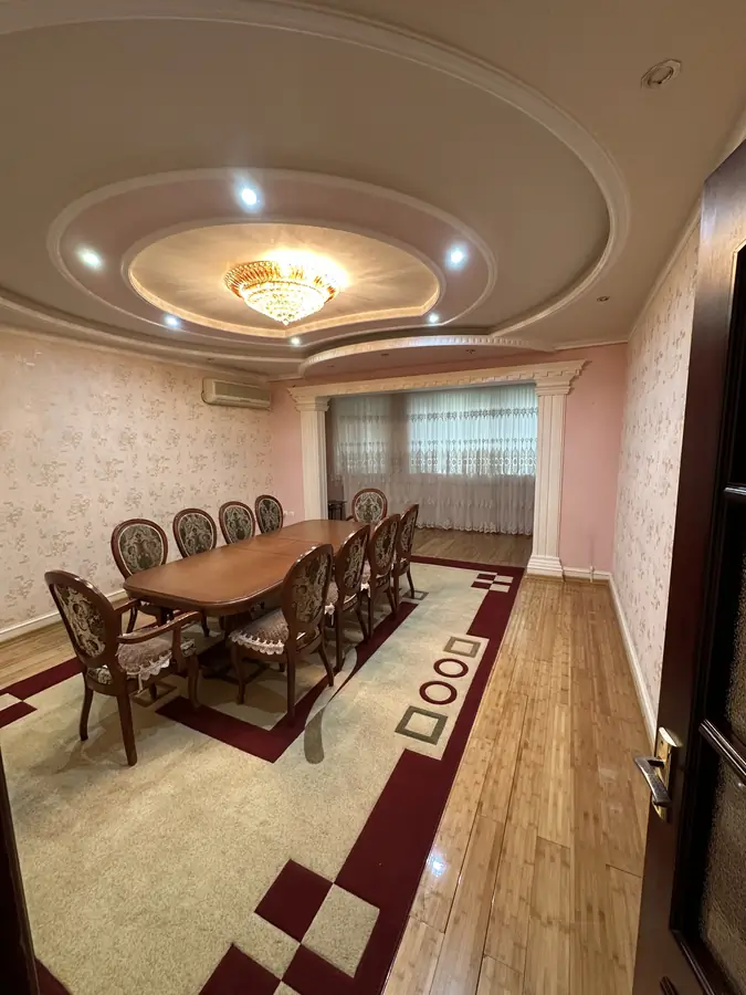 4-комнатная квартира − 100 м², 1/7 этаж