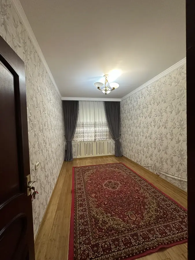 4 xonali kvartira sotiladi − 100 m²