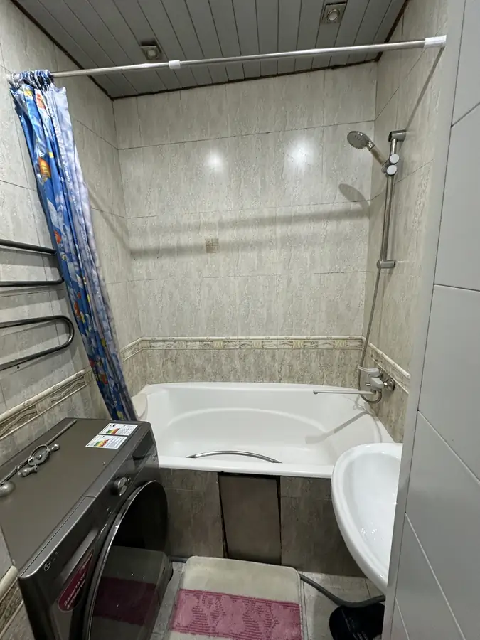 4 xonali kvartira sotiladi − 100 m²