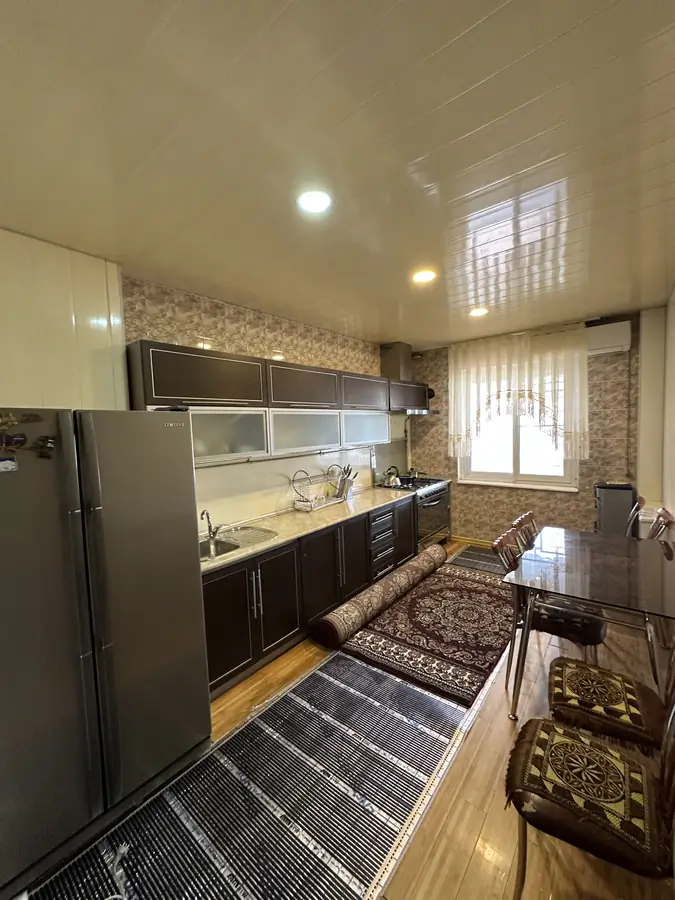 4 xonali kvartira sotiladi − 100 m²