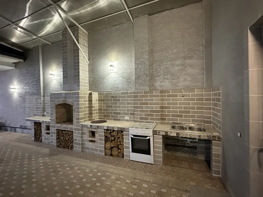 1 qavatli uy − 600 m², 6 sot. 