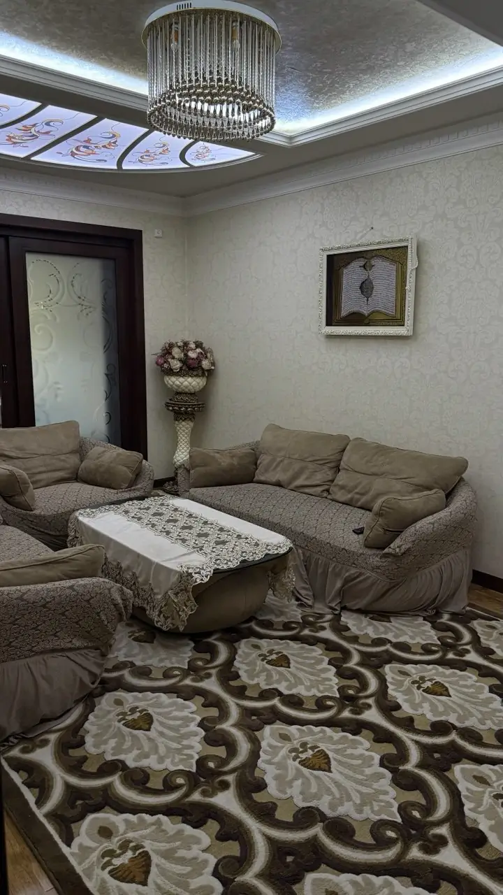 4-комнатная квартира − 100 м², 1/4 этаж