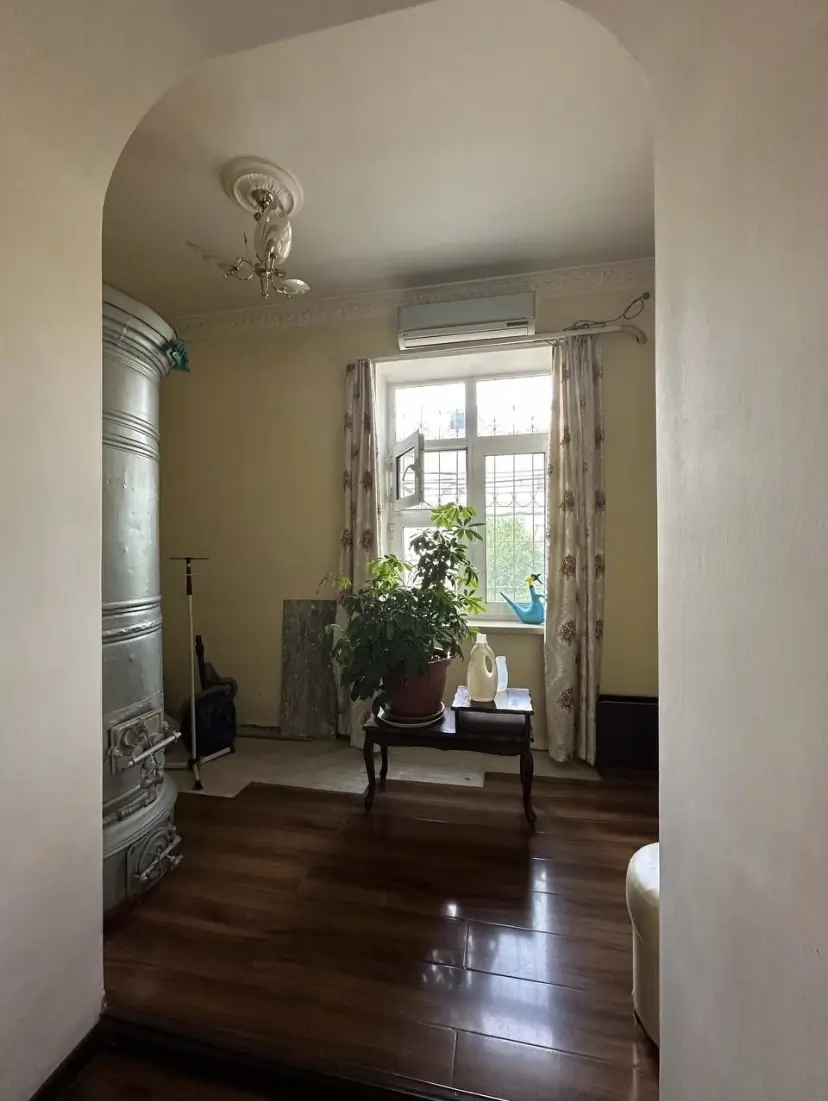 Продается 2-комнатная квартира − 63 м²