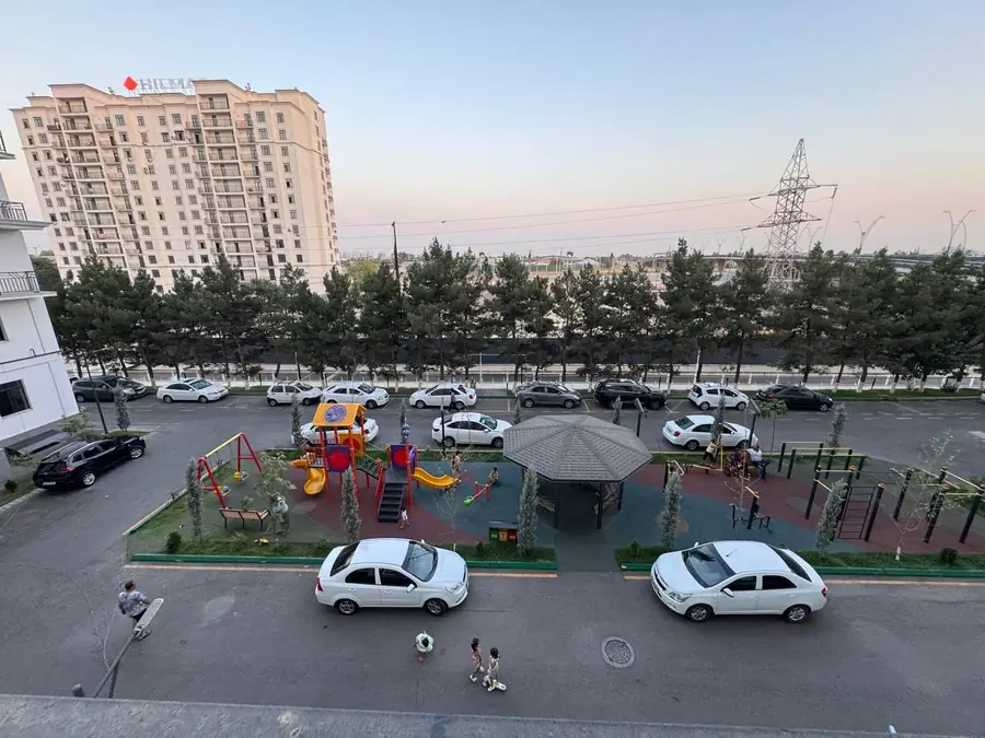 3-комнатная квартира − 90 м², 3/13 этаж