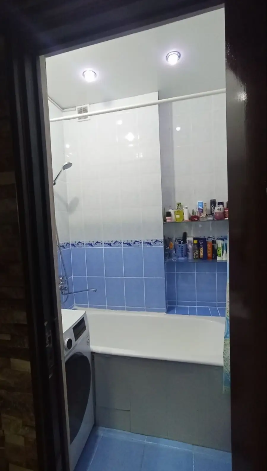 Продается 2-комнатная квартира − 60.7 м²