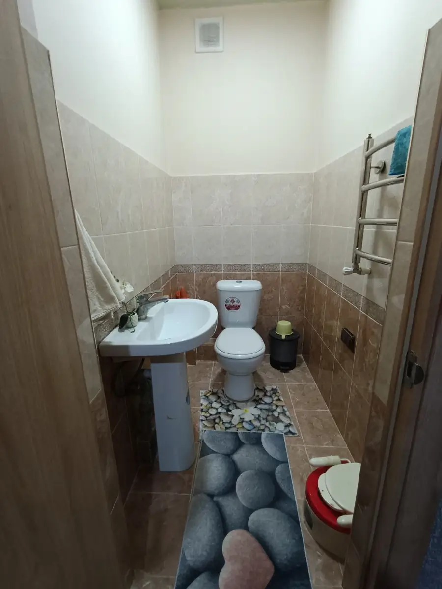 Сдается 4-комнатная квартира − 140 м²