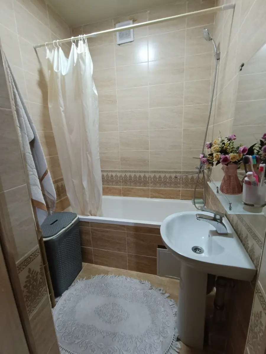 Сдается 4-комнатная квартира − 140 м²