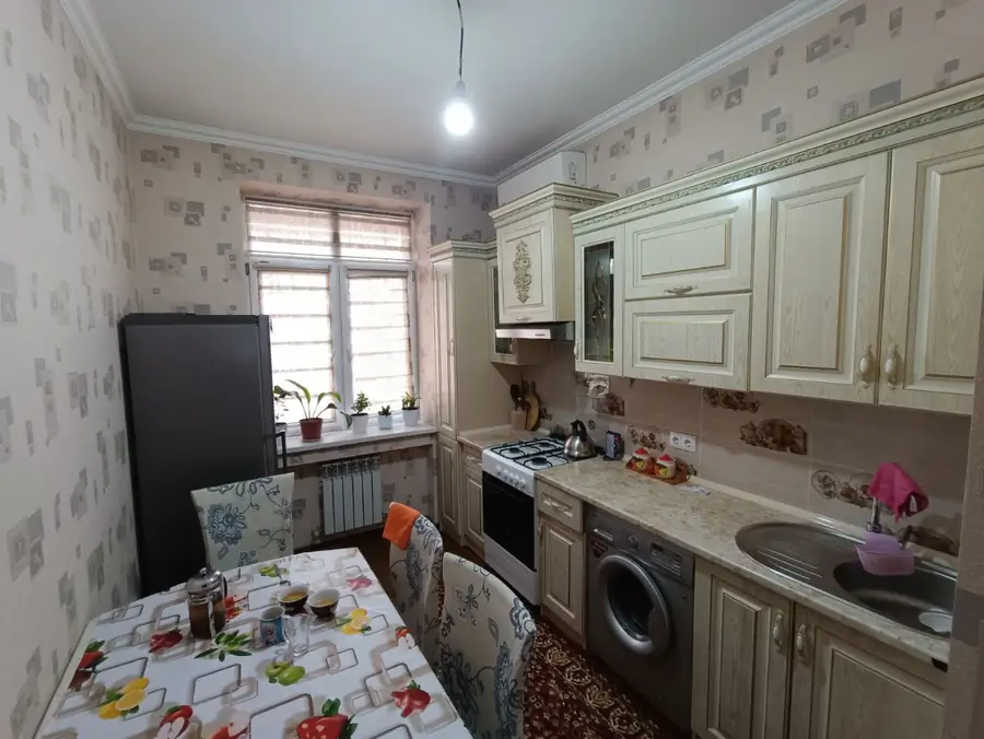 Сдается 4-комнатная квартира − 140 м²