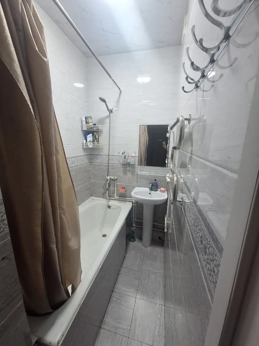 Продается 4-комнатная квартира − 78 м²