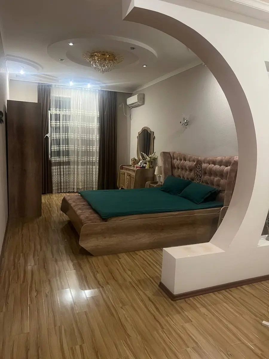 2 xonali kvartira sotiladi − 128 m²