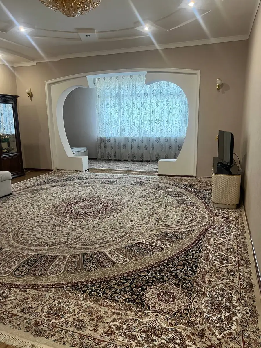 2 xonali kvartira sotiladi − 128 m²