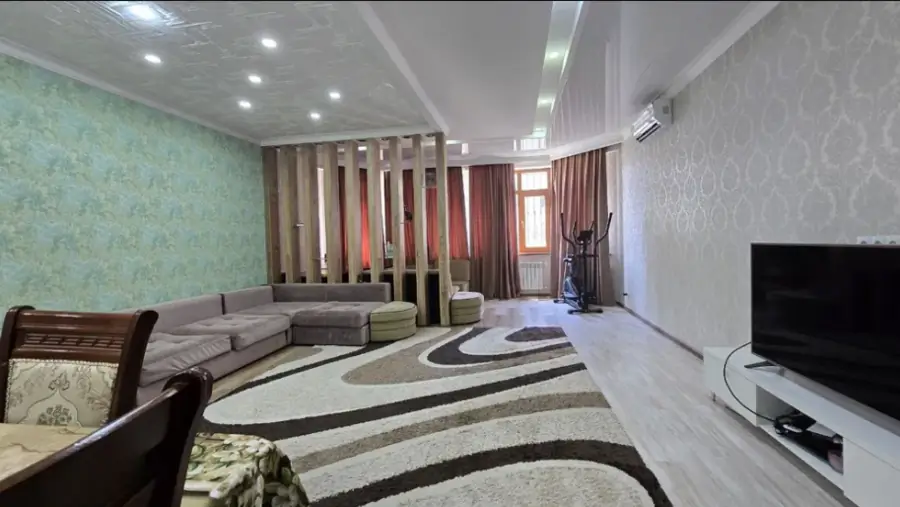 4-комнатная квартира − 195 м², 6/8 этаж